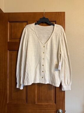 Brand new Cream Button-Front V-Neck top size XXL